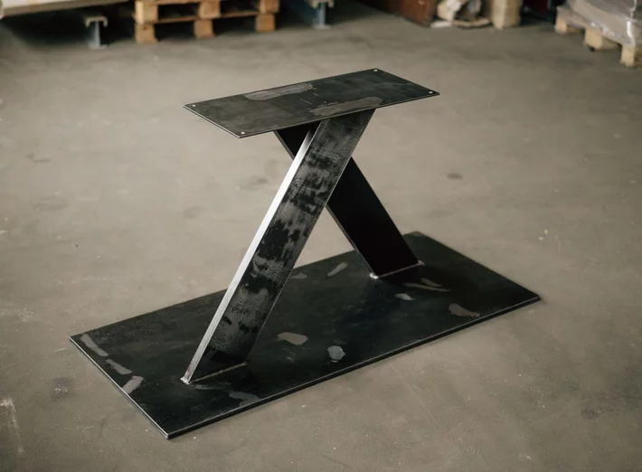 Massives Tischgestell aus Metall nach Deinen Maßen gefertigt - Modell MT96
