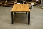 Eichenholz Tisch nach Maß mit Tischbeinen aus Stahl