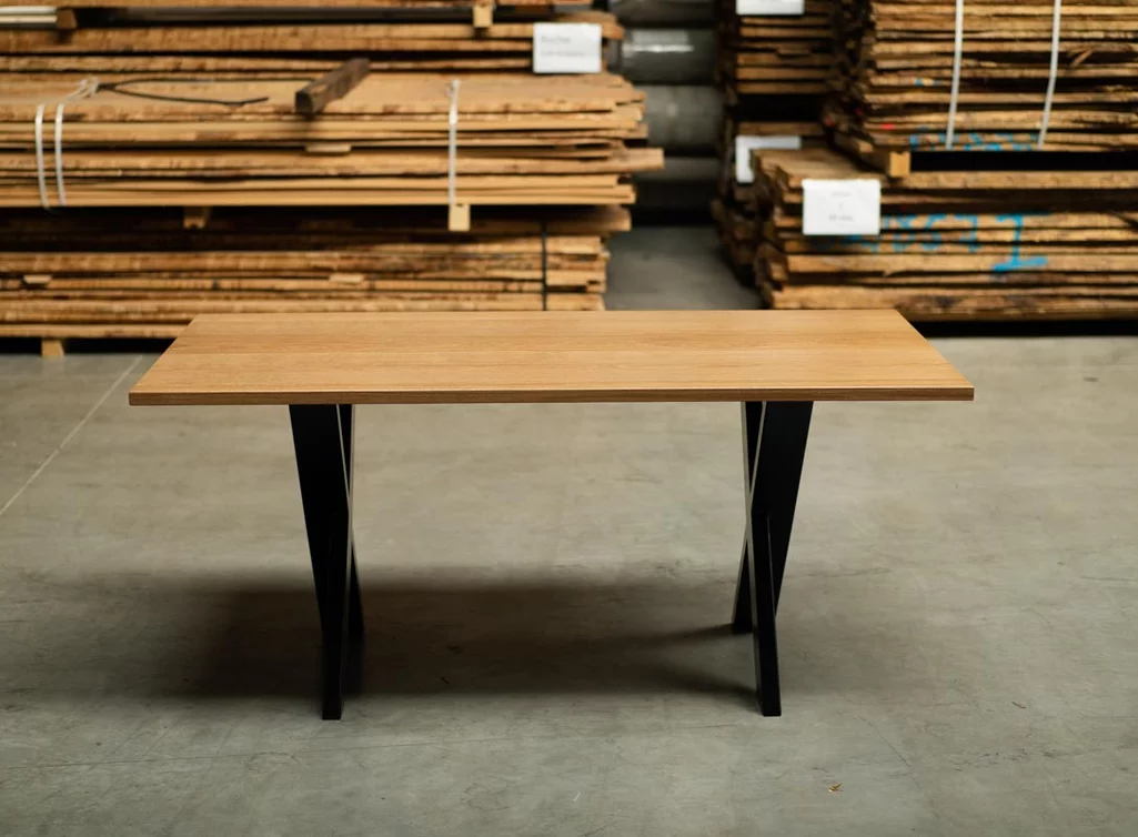 Design Esstisch aus Eiche massiv auf Maß