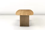 Eiche Esstisch mit einer Massivholzplatte und Tischwangen gefertigt