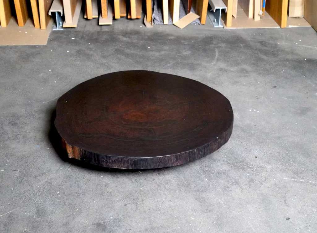 Runde Wenge-Baumscheibe Ø 87 cm, 8 cm stark, geölte Oberseite