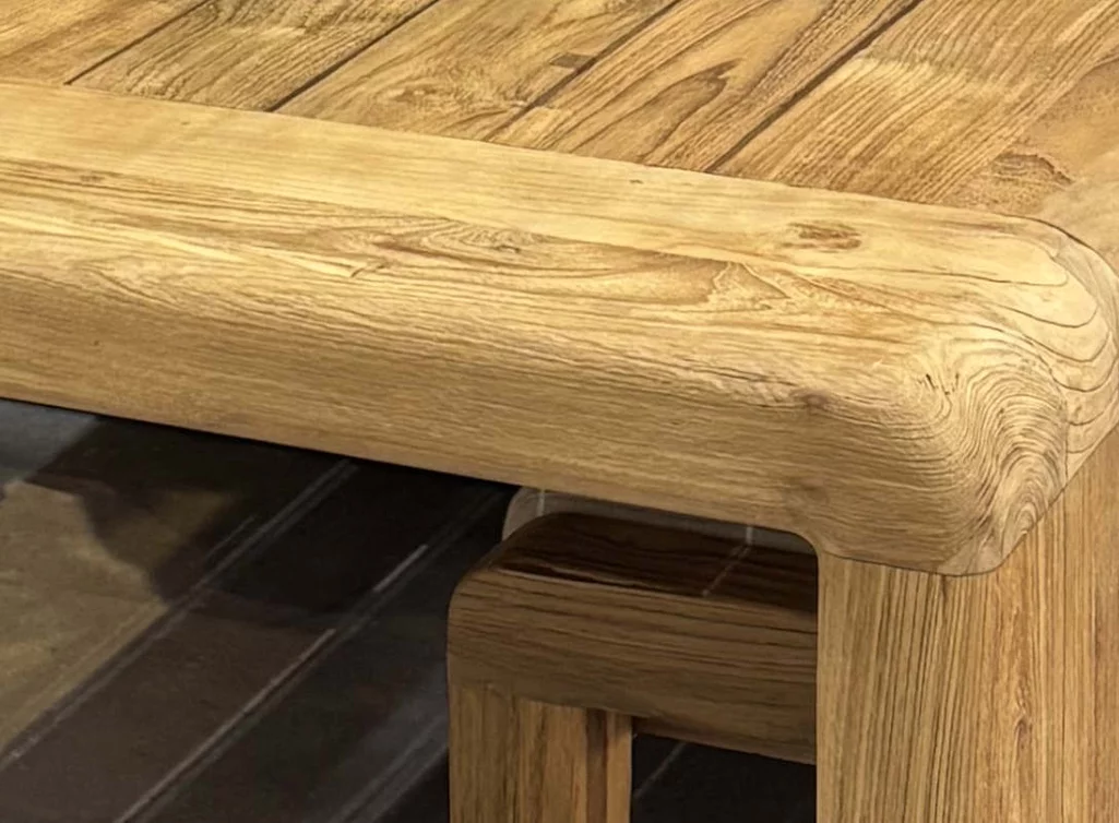 Natürliche Holzstruktur des recycelten Teakholzes