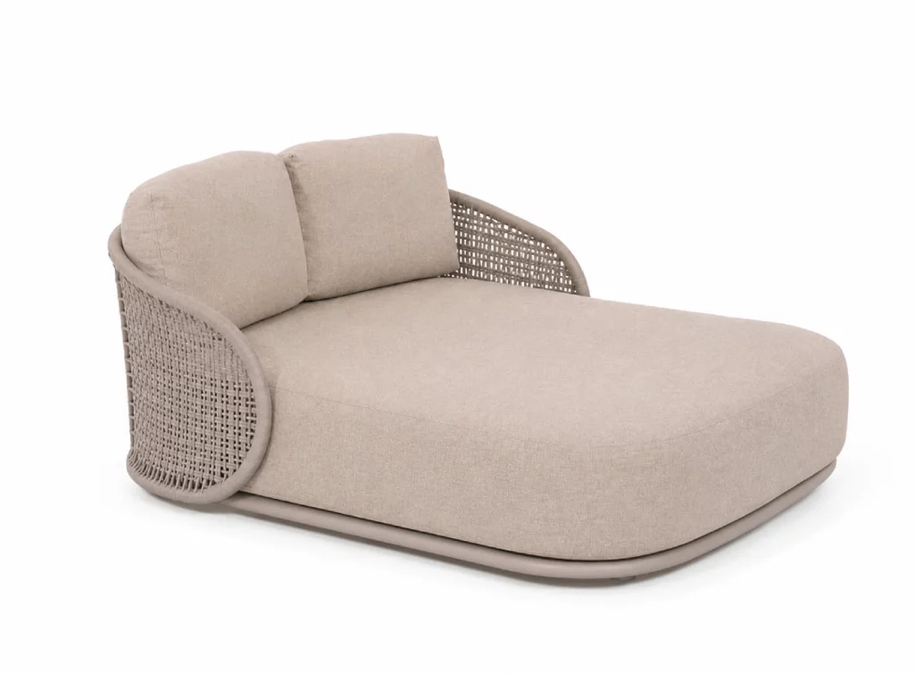 Outdoor Lounge-Liege mit Rope-Design und wetterfesten beigen Polstern