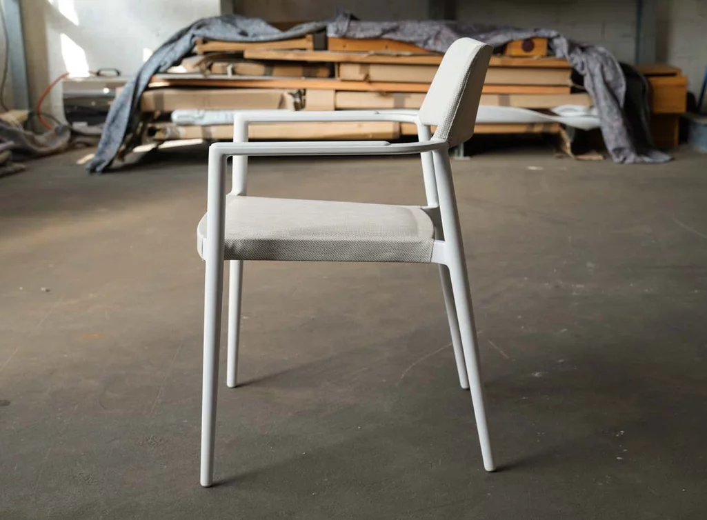 Gartenstuhl weiß mit Armlehnen