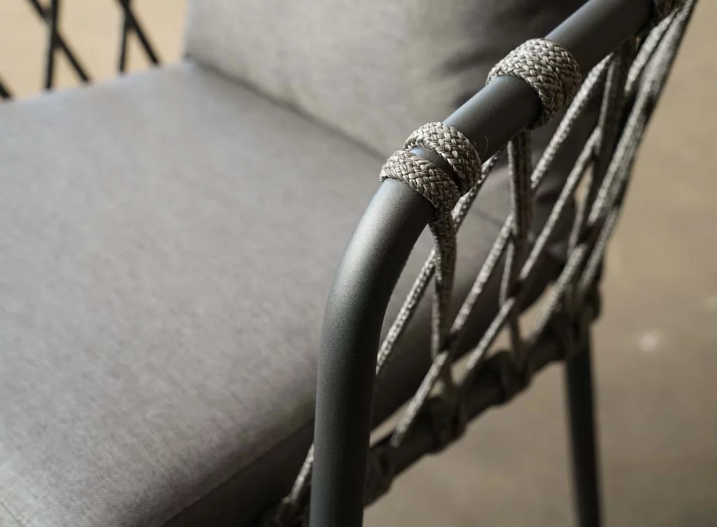Detailansicht Stoff Gartenstuhl mit einem Metall Rahmen