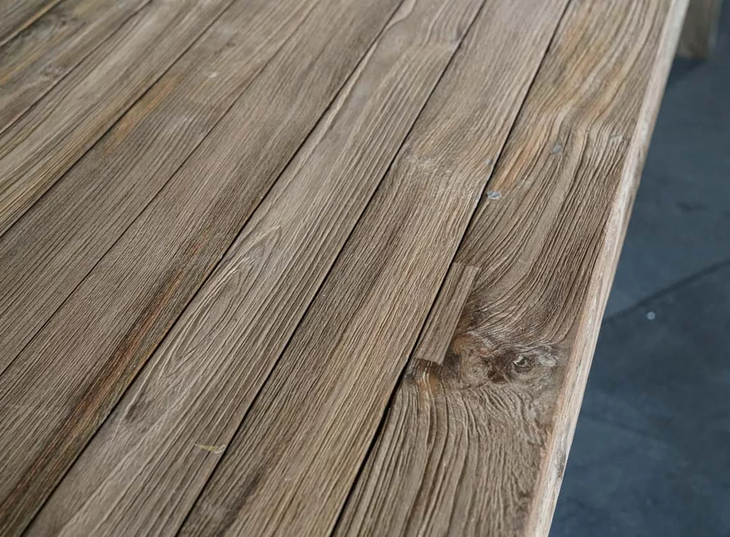 Gartentisch aus Holz Detailansicht der Teak Platte