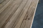 Gartentisch aus Holz Detailansicht der Teak Platte