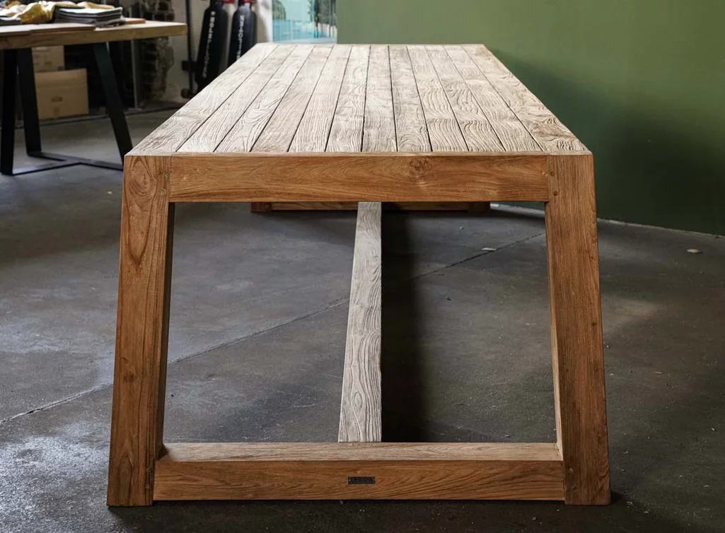Holztisch Garten aus massivem Teakholz gefertigt