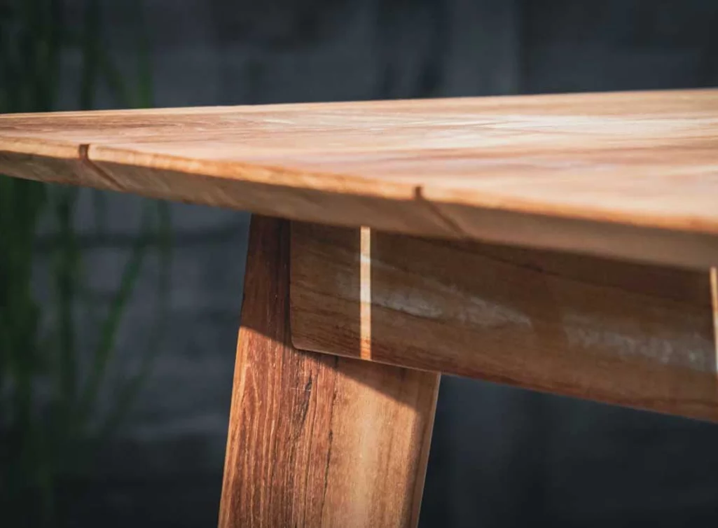 Gartentisch Teak in gerundeter Form