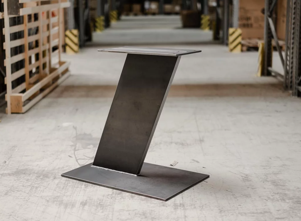 Tischuntergestell Mittelfuß auf Maß aus Stahl massiv gefertigt.