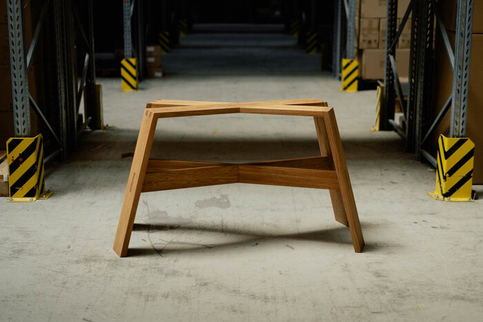 Eichenholz Tischuntergestell mit modernem Design klassisch umgesetzt