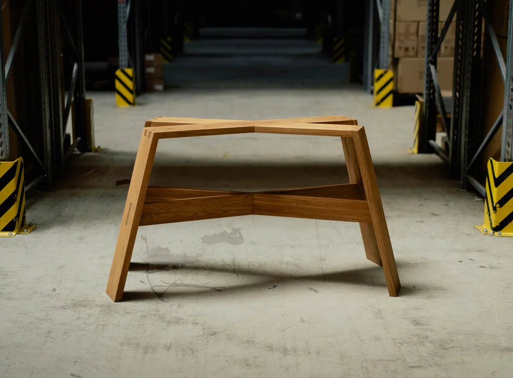 Eichenholz Tischuntergestell mit modernem Design klassisch umgesetzt