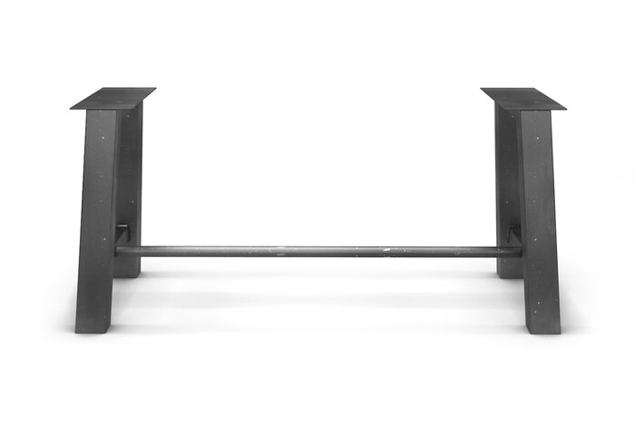 Tischuntergestell aus Metall nach Maß gefertigt mit einer Stahl Mittelstrebe