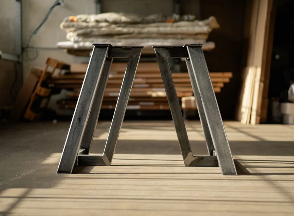 Kufenförmiges Metall Untergestell aus geschweißten Vierkant-Stahlrohren