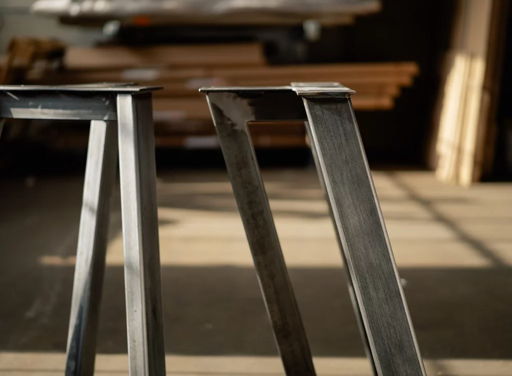 Kufengestell mit 8x4cm Profil an Außenseiten