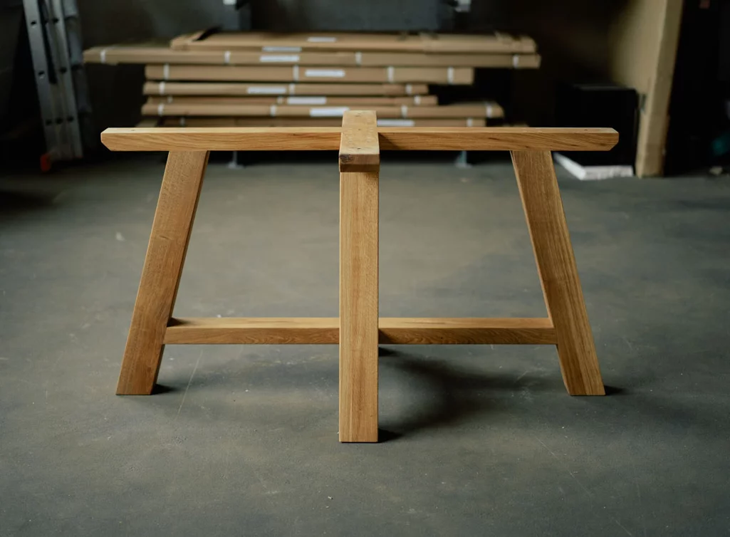 Untergestell für deinen Landhaus Esstisch aus Massivholz auf Maß