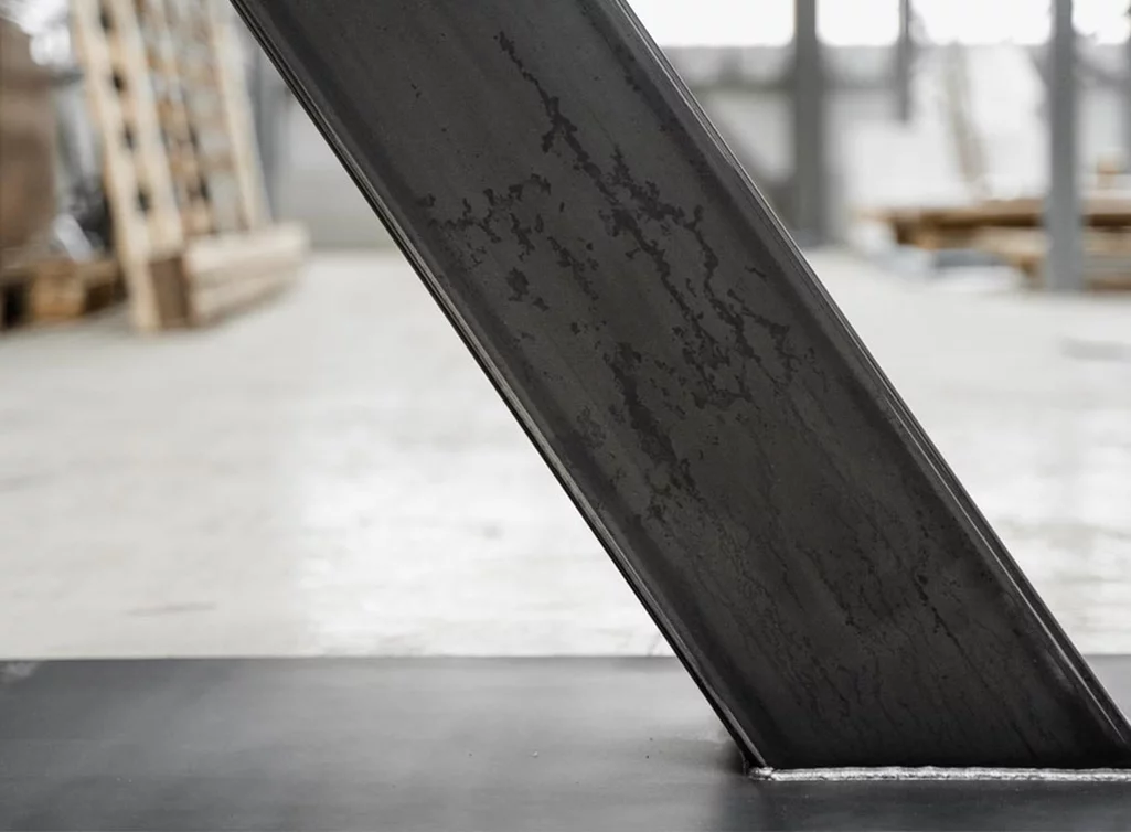 Detailansicht Metall Tischuntergestell aus Stahl Detailansicht Metall Tischuntergestell aus Stahl