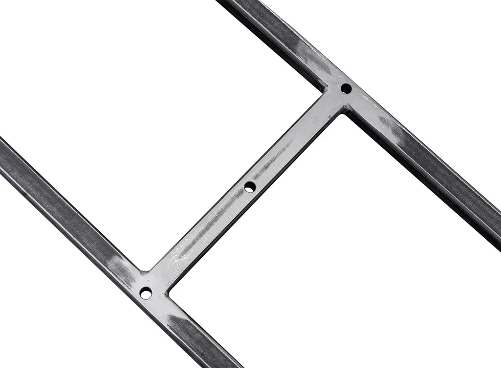 Detailansicht Lochbohrungen zur Befestigung der Tischplatte