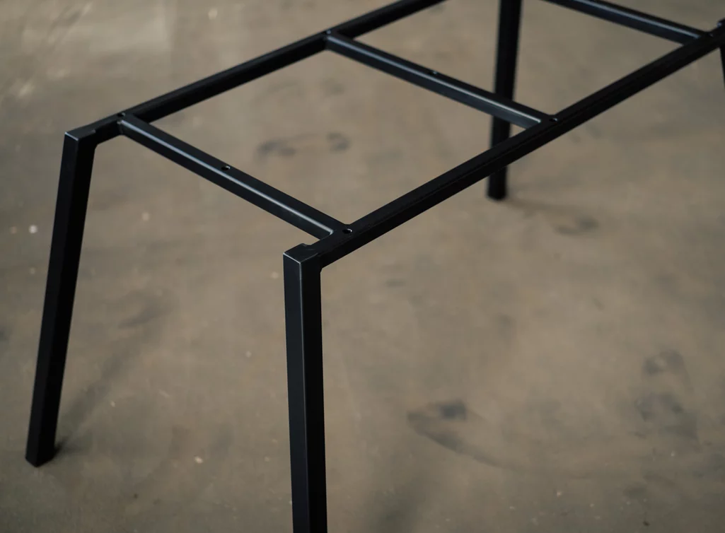 Selbsttragendes Tischgestell AZA787 in schwarz lackiert