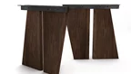 Moderne Tischwangen aus Nussbaum mit stylischem Abstand zwischen den Wangen