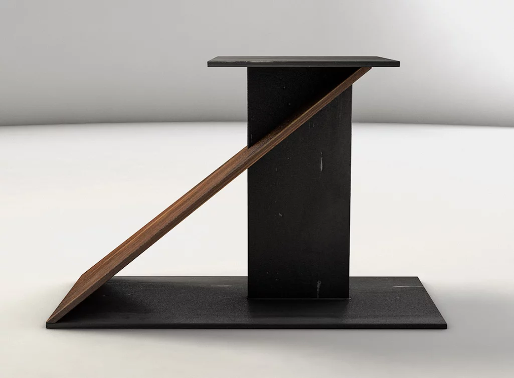 Esstisch Mittelfuß aus Holz und Stahl nach Maß im stylischem Design aus purem Material gefertigt