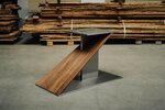 Aus Nussbaum und Stahl produziertes Design Tischgestell nach deinen Maßen gefertigt