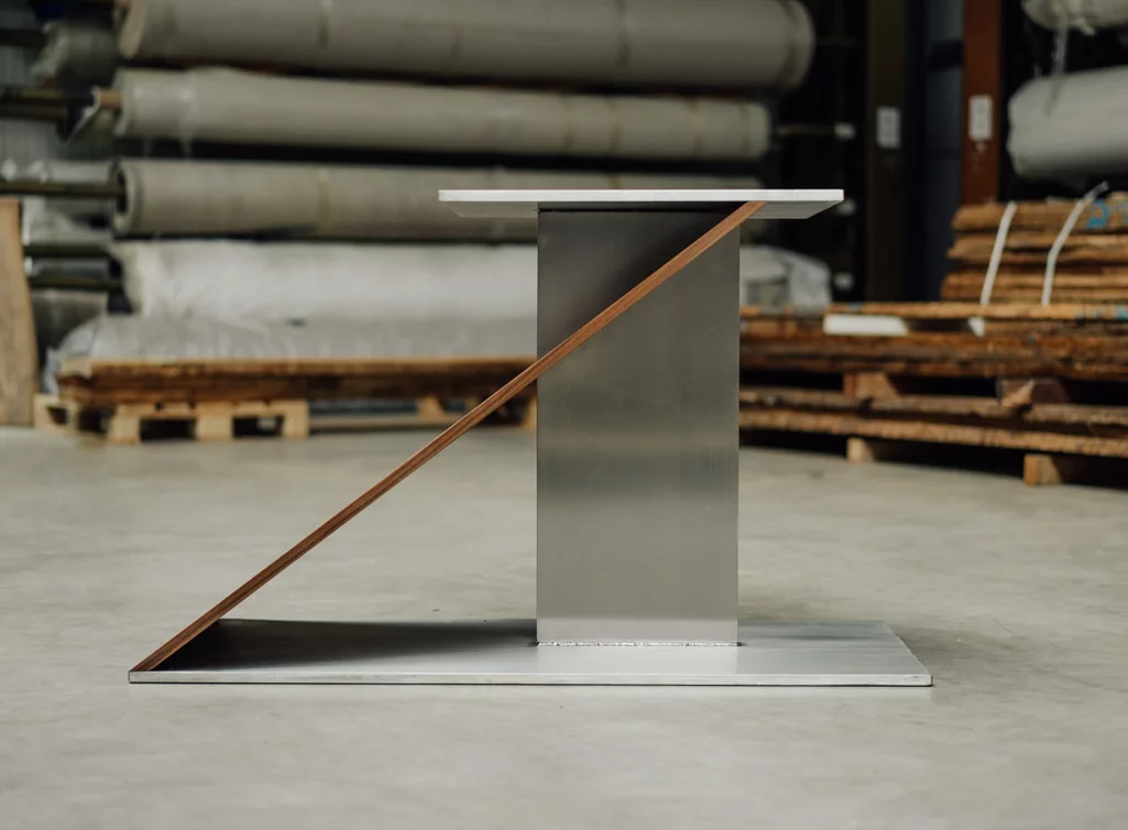 Massives Esstisch Gestell VIR5C Abbildung in Edelstahl-Version