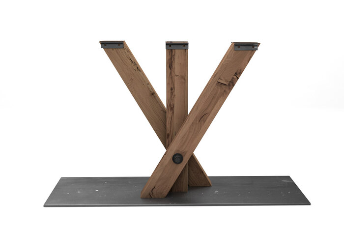 Tischgestell Eiche Altholz gekreuzt mit Bodenplatte in Stahl