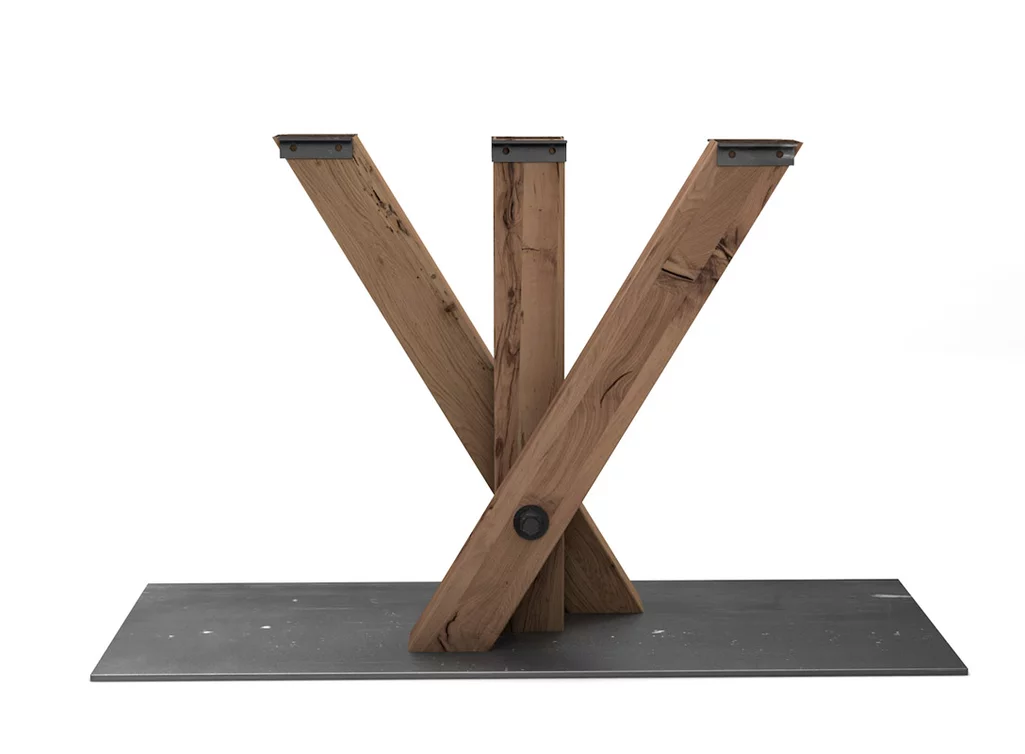 Tischgestell Eiche Altholz gekreuzt mit Bodenplatte in Stahl