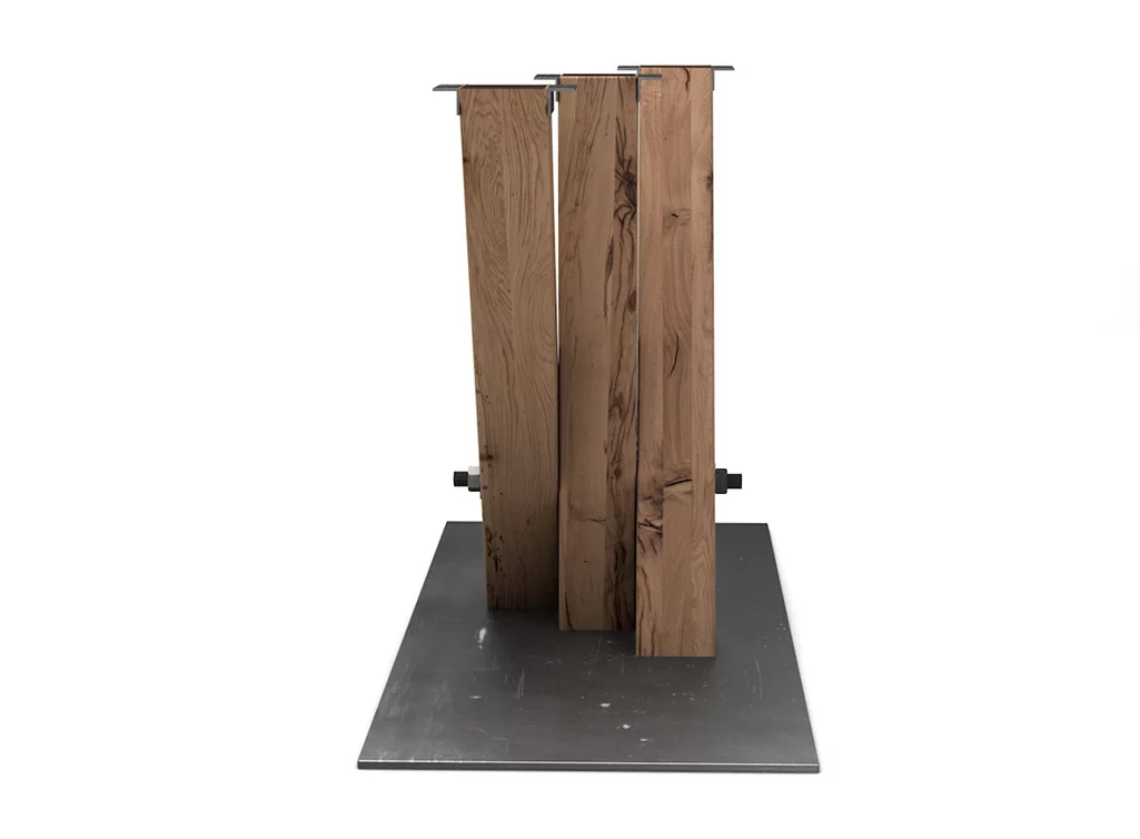 Esstisch Mittelgestell modern aus alter Eiche und Metall
