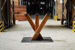 Tischgestell Eiche Altholz gekreuzt mit einer Bodenplatte aus Stahl auf Maß