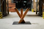 Tischgestell Eiche Altholz gekreuzt mit einer Bodenplatte aus Stahl auf Maß
