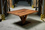Tischgestell gekreuzt aus Eiche Altholz Montagebeispiel