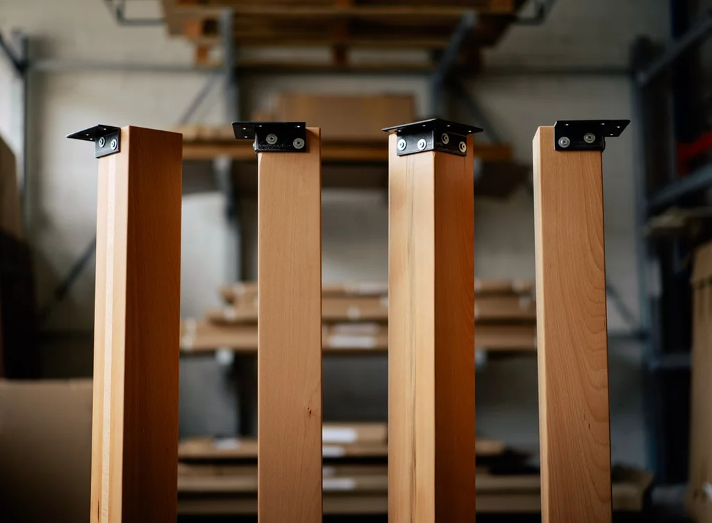 Holztischbeine Buche mit Aufnahmeplatte zur einfachen Befestigung Holztischbeine Buche mit Aufnahmeplatte zur einfachen Befestigung
