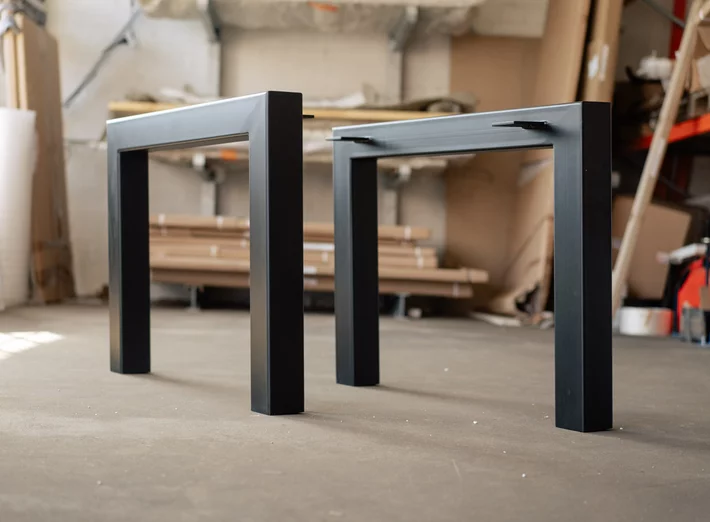Schlichtes Tischuntergestell aus Stahl in zwei Profilstärken wählbar