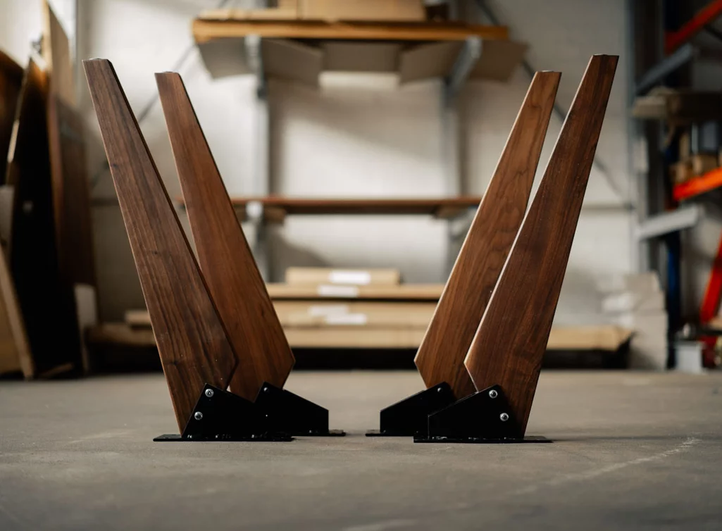 Tischgestell aus Massivholz Nussbaum Tischgestell aus Massivholz Nussbaum