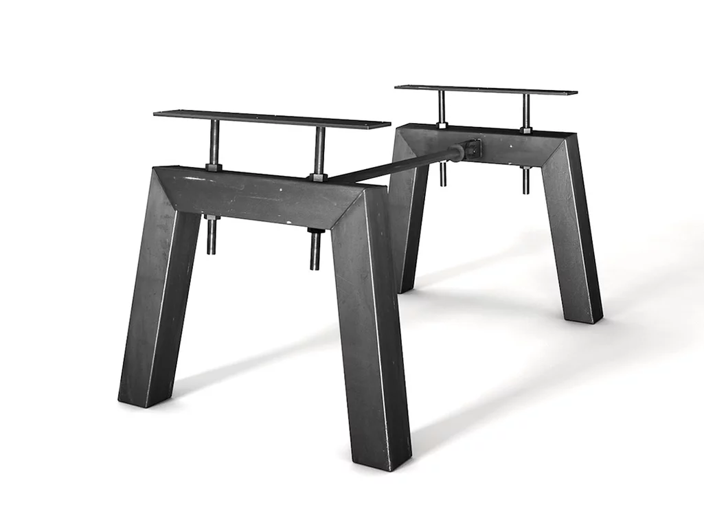 Tischgestell Stahl nach Maß im Industriedesign mit Mittelstrebe gefertigt.