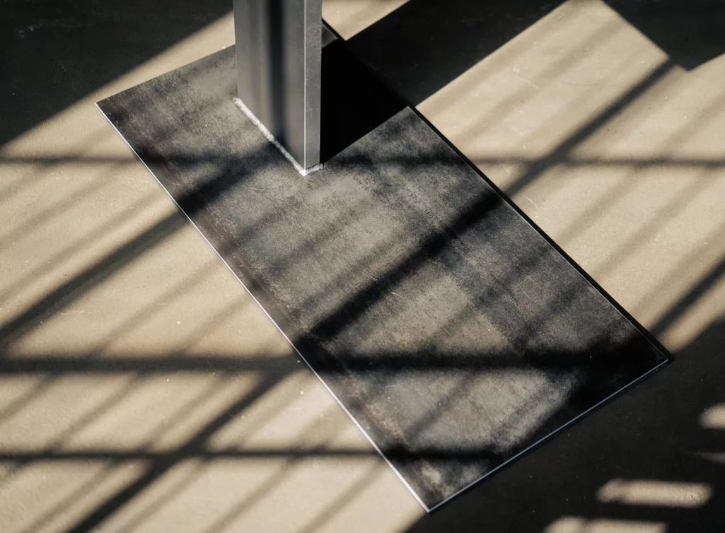 Stahl Mittelfuß versetzt aus purem Stahl gefertigt Stahl Mittelfuß versetzt aus purem Stahl gefertigt