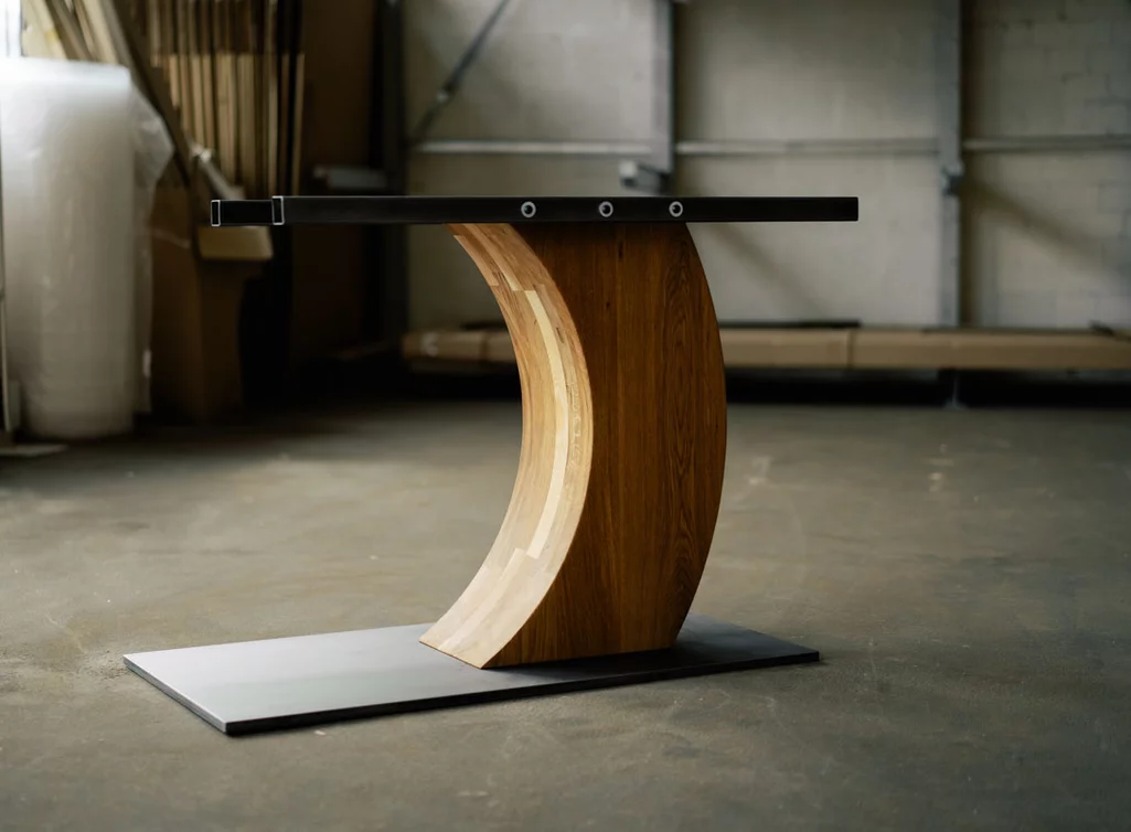 Mittelfuß Tischgestell aus Eichenholz und purem Stahl C560 Mittelfuß Tischgestell aus Eichenholz und purem Stahl C560