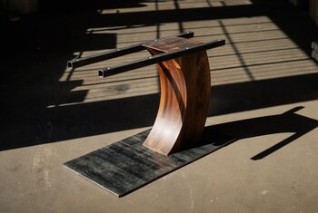 Tischgestell Holz aus edlem Nussbaum mit purem Stahl gefertigt