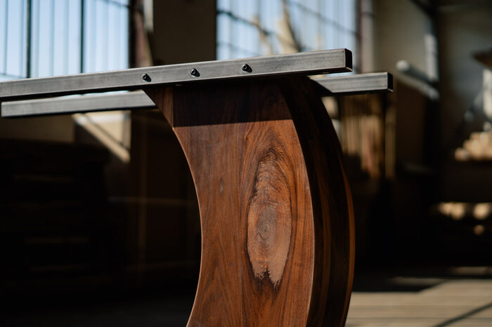 Massives Holz Tischgestell nach Maß aus Nussbaum