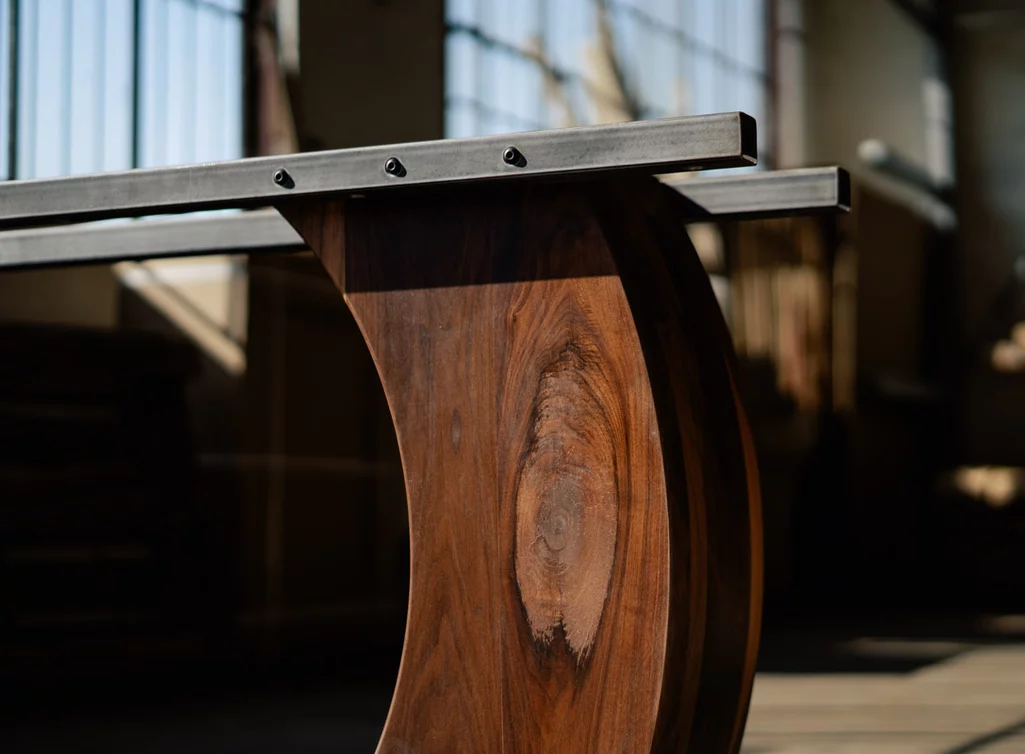 Massives Holz Tischgestell nach Maß aus Nussbaum