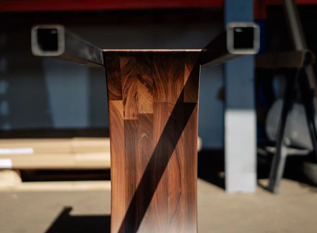 Massivholz Mittelfuß Tischgestell aus Nussbaum vollmassiv