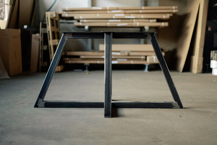 Schlichtes Stahl Tischgestell nach deinen Maßen gefertigt