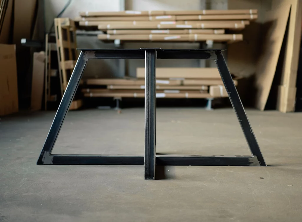 Schlichtes Stahl Tischgestell nach deinen Maßen gefertigt