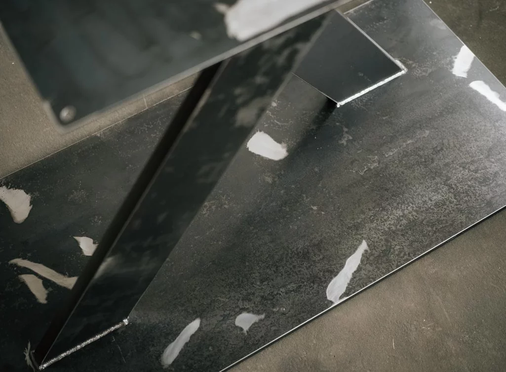 Tischgestell aus Metall mit massiven Bodenplatte für stabilen Stand - MT96