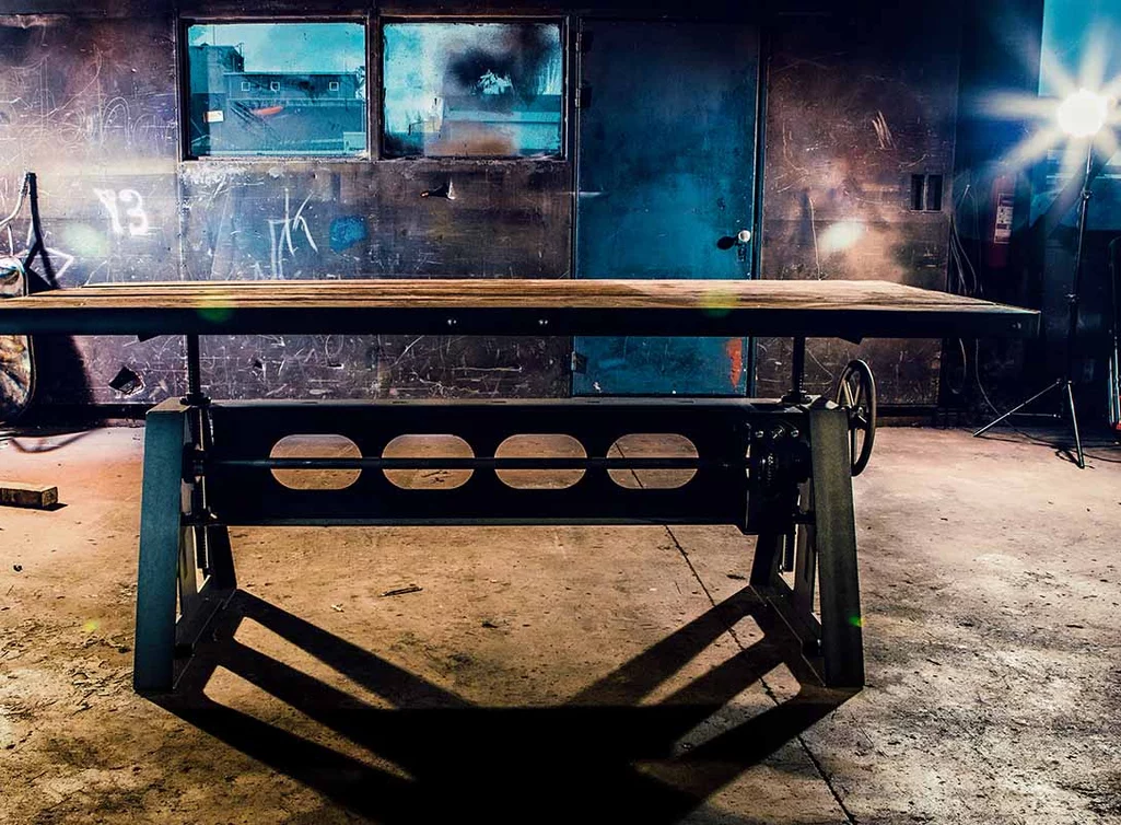 Gestell höhenverstellbar im Industriedesign aus Stahl gefertigt. Gestell höhenverstellbar im Industriedesign aus Stahl gefertigt.