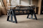 Im Industrial Look aus purem Stahl gefertigtes höhenverstellbares Tischgestell