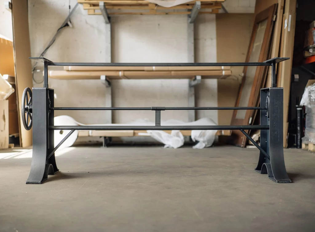 Höhenverstellbares Tischgestell aus Stahl für individuelle Zwecke