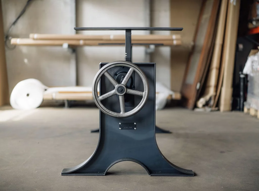 Rohstahlgestell mit individueller Einstellmöglichkeit der Gestell Höhe